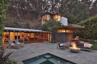 Contemporary exterior home idea in Los Angeles