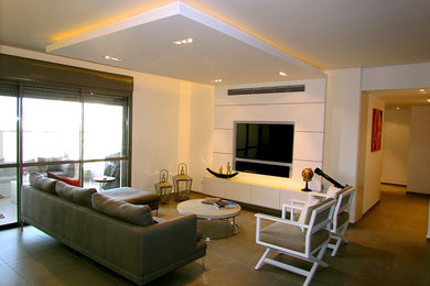Example of a minimalist living room design in Tel Aviv