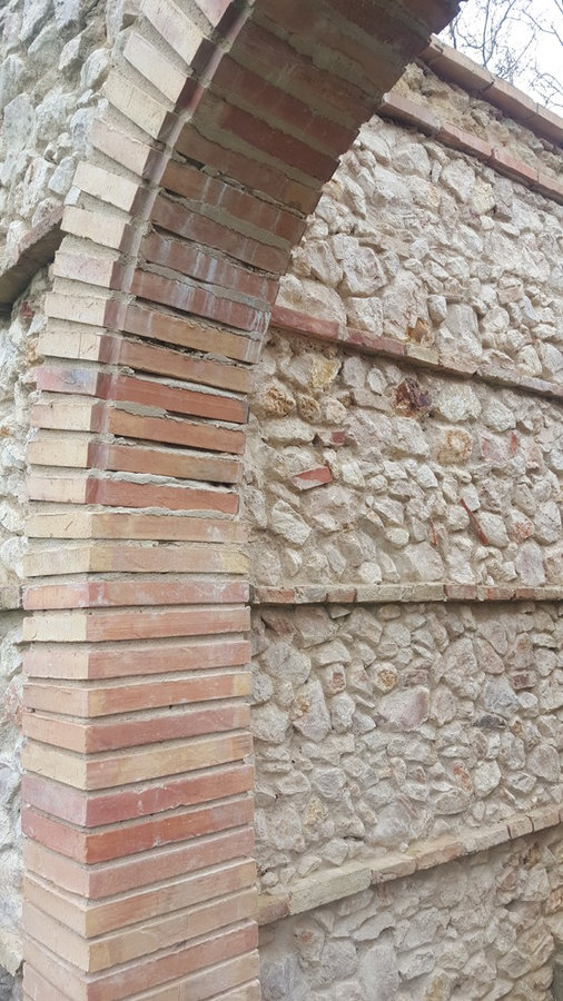 Rampart rubble wall construction- Réalisation des remparts