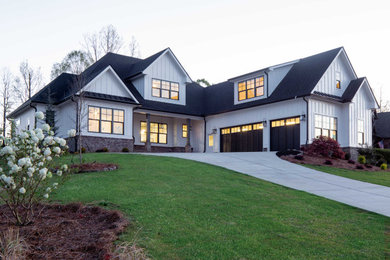 Farmhouse exterior home idea in Atlanta