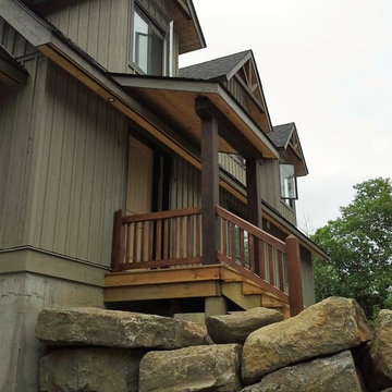 Lakefront Retreat - Exterior Front Entryway