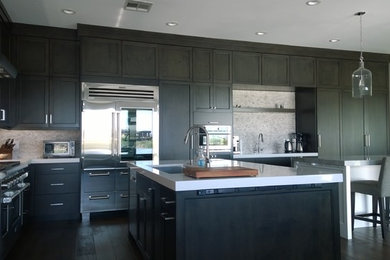 Example of a trendy kitchen design in Las Vegas