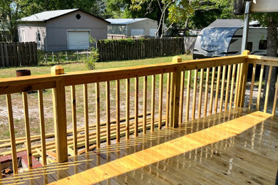 Inspiration for a contemporary deck remodel in Jacksonville