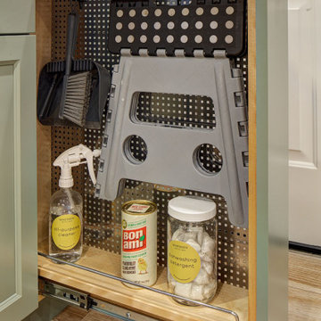 2 tone kitchen: sage green and navy