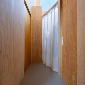 明るい木洞窟の住宅