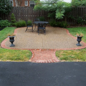 Clayton, Missouri exposed aggregate patio with brick masonry border and walkway