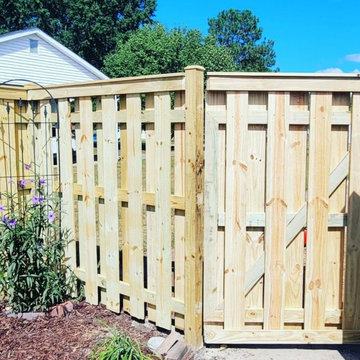 Shadowbox fence with trim