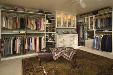 Inspiration for a timeless closet remodel in New York