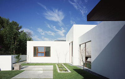 Stucco Smooths Modern Home Exteriors