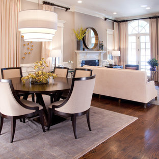 シカゴの中サイズのトランジショナルスタイルのLDKの画像 (茶色い床、ベージュの壁、濃色無垢フローリング、暖炉なし)
