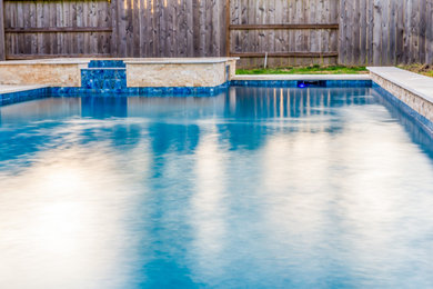 Minimalist pool photo in Houston