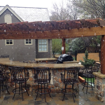 Outdoor Kitchen and Bar