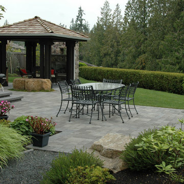 Outdoor Fire Pits + Fire Places