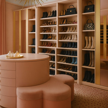 Walk in closet - pinky style
