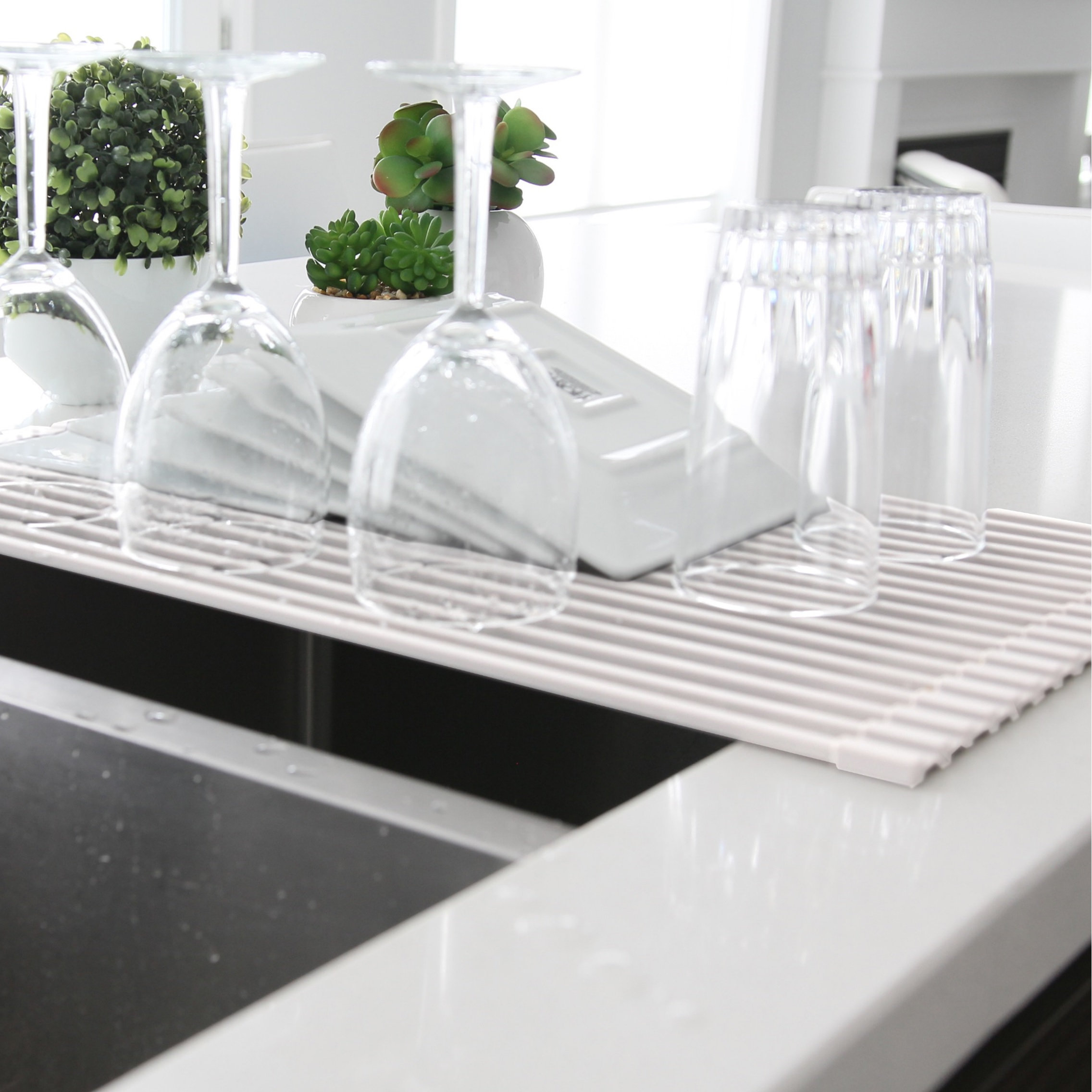 STYLISH Multipurpose Over Sink Roll-Up Dish Drying Rack, White