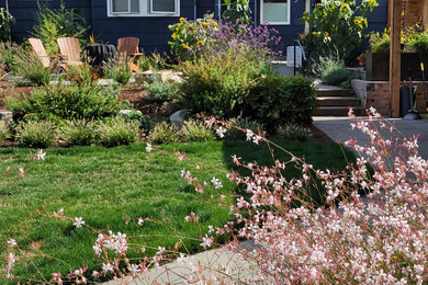 This is an example of a large scandinavian drought-tolerant and full sun backyard stone flower bed in Portland for summer.