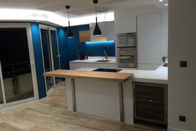 This is an example of a modern kitchen in Nantes.