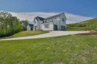 Transitional exterior home idea