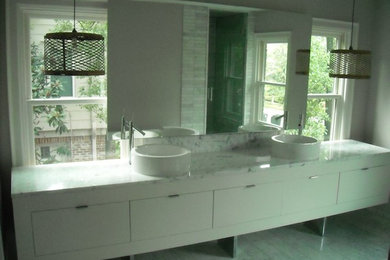 Inspiration for a modern bathroom remodel in Houston