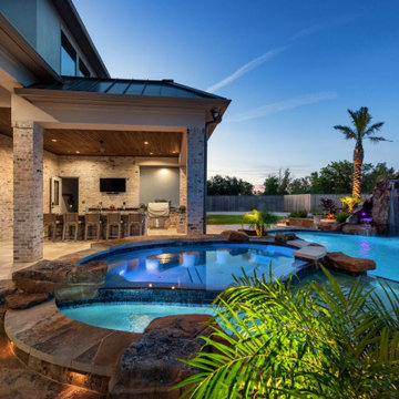 Swimming Pools & Out dooor Living
