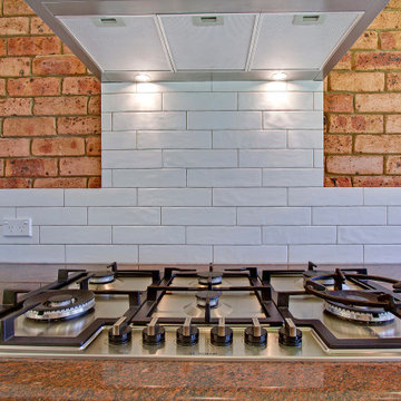 Gas cooktop with rangehood in outdoor kitchen