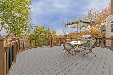 Inspiration for a timeless deck remodel in Kansas City