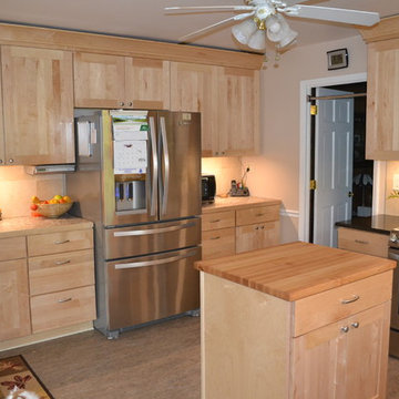 Kraftmaid Cabinetry: Durham Maple Square Natural