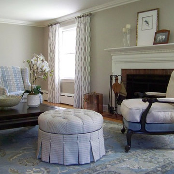 Tradtional Living Room -- Mary de la Parra