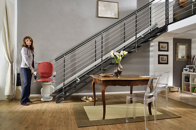 Small minimalist straight staircase photo in Montreal