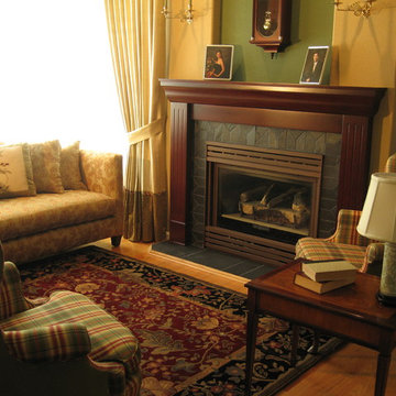 Traditional Colonial / Federal style Living Room