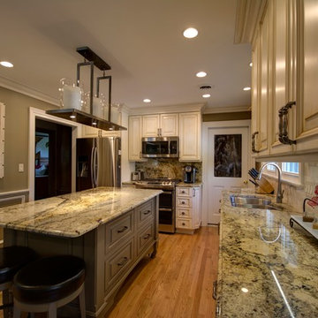 Two-Tone Paint w/ Glaze Kitchen