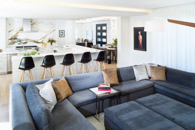 Living room photo in Orlando