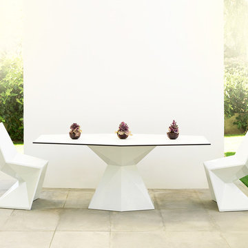 Selling: Vertex Table, Vertex Chair
