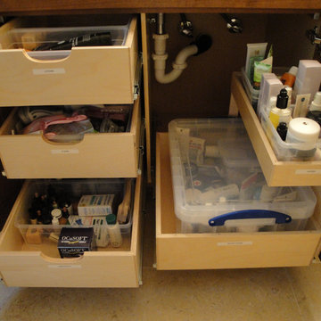Bathroom Pull Out Shelves with Notched Handles