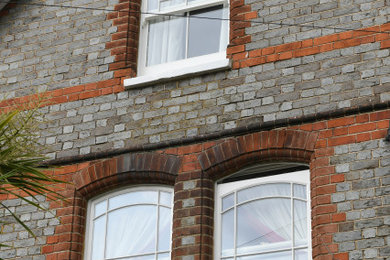 バークシャーにあるトラディショナルスタイルのおしゃれな家の外観の写真