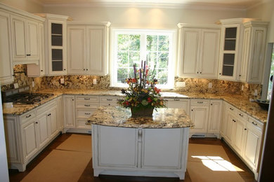 Inspiration for a contemporary kitchen remodel in Richmond