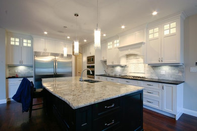 Example of a classic kitchen design in Vancouver
