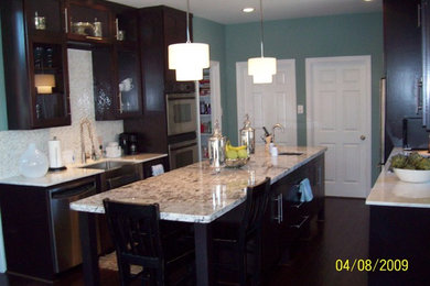 Kitchen - huge traditional kitchen idea in Houston
