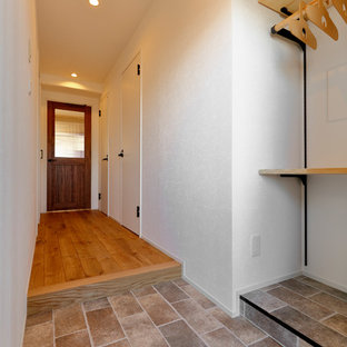 他の地域の地中海スタイルのおしゃれな玄関の写真