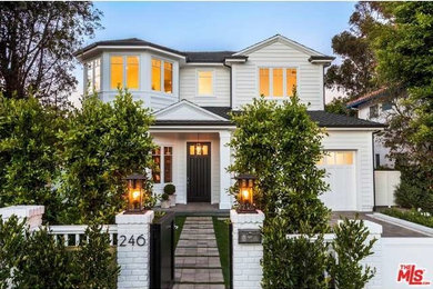 Example of a minimalist exterior home design in Los Angeles