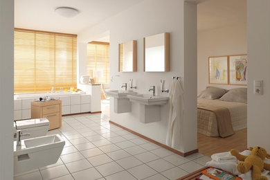 Example of a trendy bathroom design in Chicago