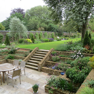 ロンドンのヴィクトリアン調のおしゃれなテラス・中庭の写真