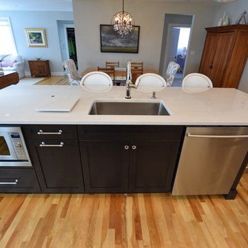 Transitional Kitchen in Ottawa, Ontario
