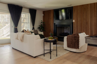 Minimalist living room photo in Richmond