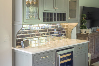 Elegant kitchen photo in Chicago