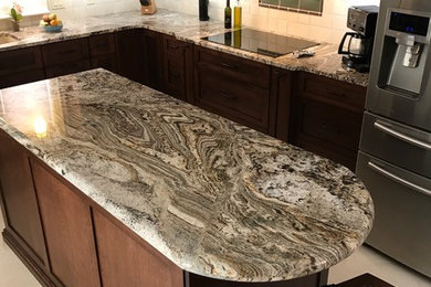 Kitchen - traditional kitchen idea in Charlotte
