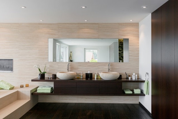 Contempor&aacute;neo Cuarto de ba&ntilde;o by Lithos Design