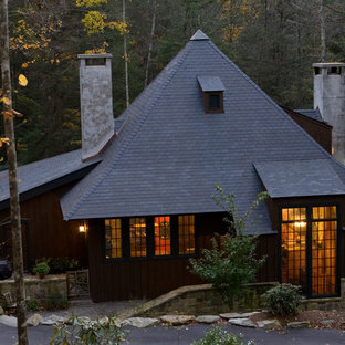 バーミングハムのヴィクトリアン調のおしゃれな平屋 (寄棟屋根、板屋根) の写真