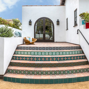 Gefliester, Unbedeckter Mediterraner Patio in Los Angeles