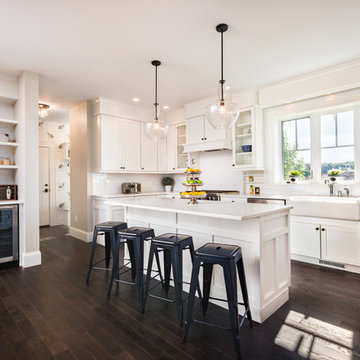 Modern Farmhouse Kitchen with Dry Bar